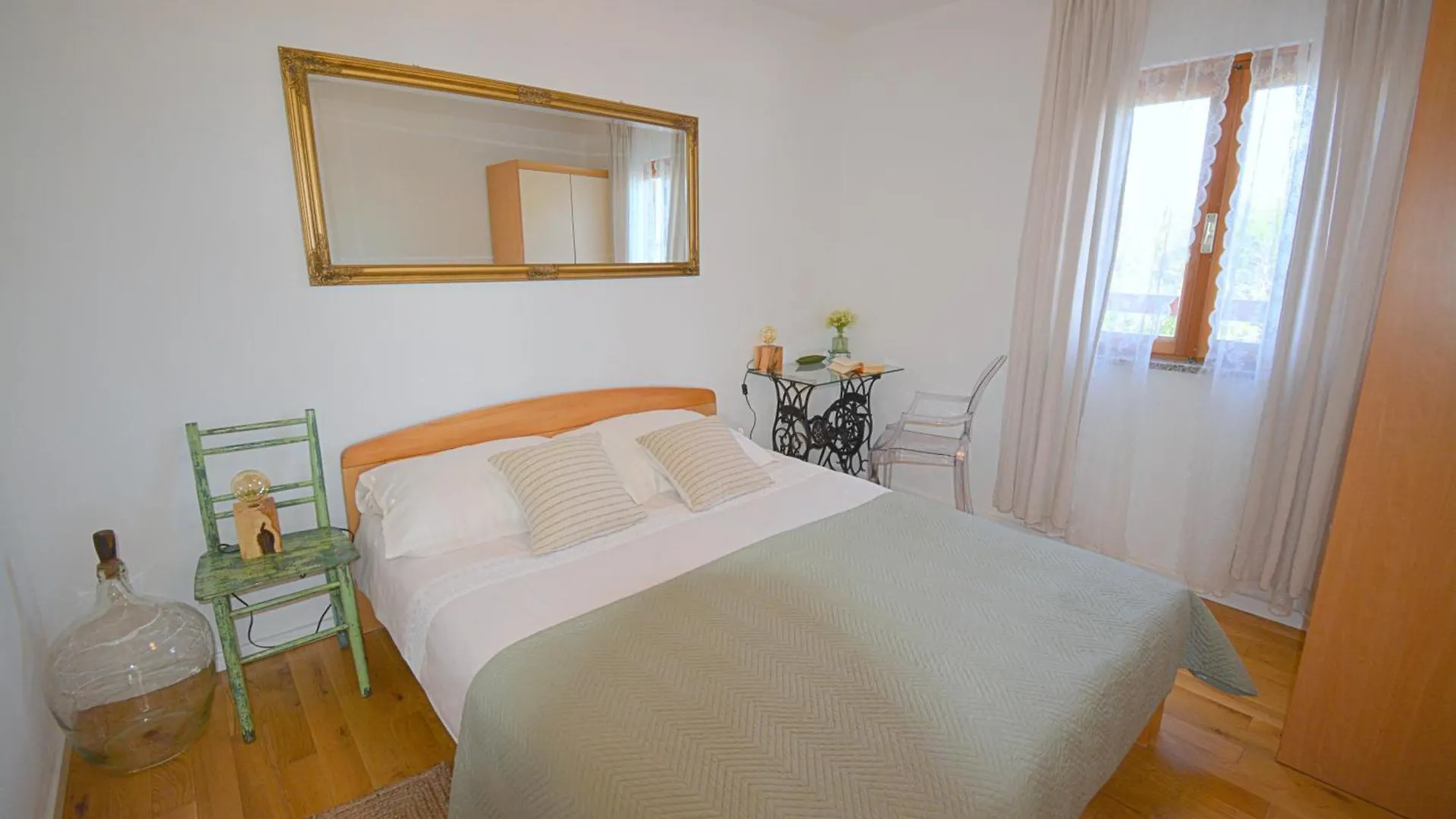 Holiday home Robinson House Bosiljka